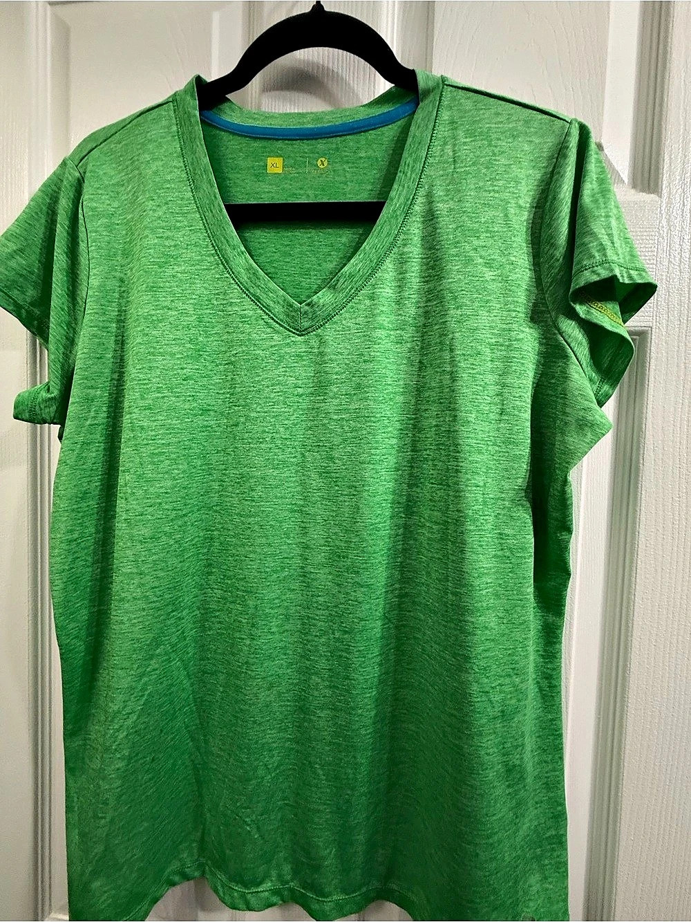 Maddison + Miley Green V-Neck Tee Size XL Like New